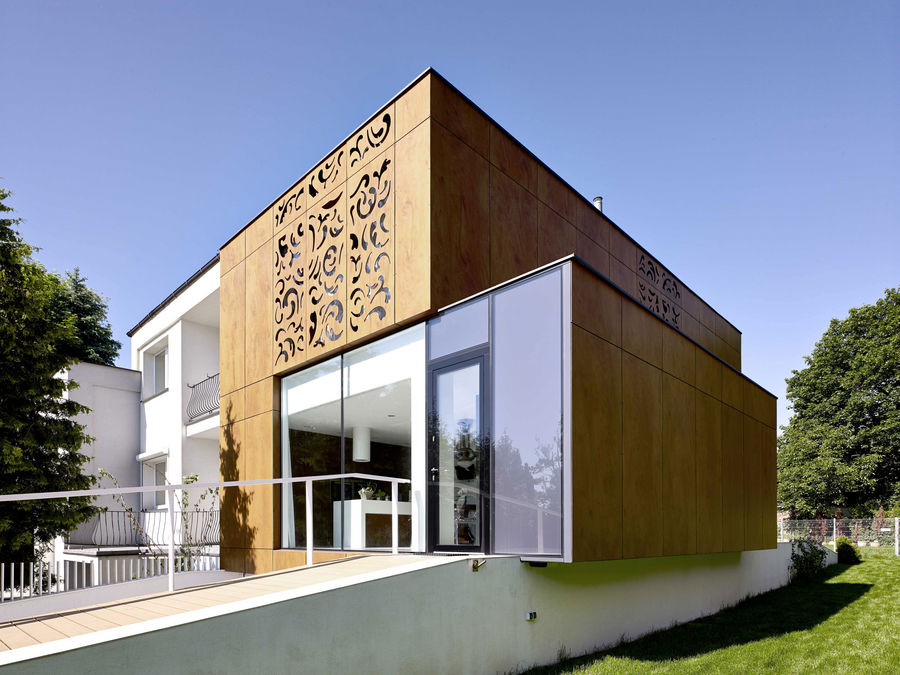 PERFORATED HOUSE